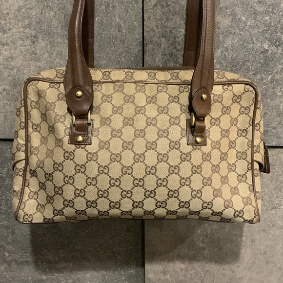 Heavily used Authentic Vintage Gucci Bag - Picture 2 of 10